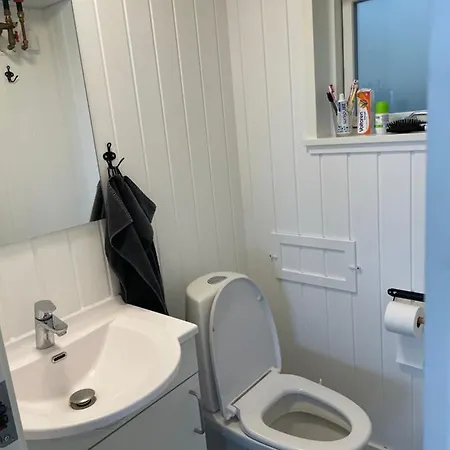 Knaldhytten Feriehus